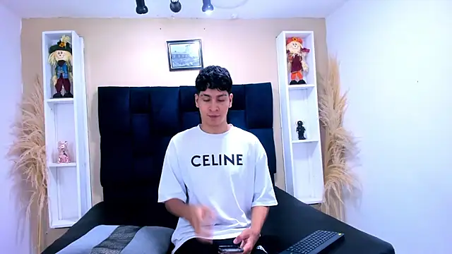 Jhojan twink online show from 26, 10, 2025