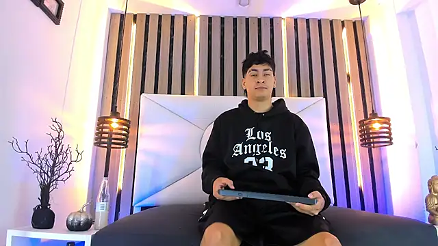 Jhojan twink online show from 23, 10, 2025