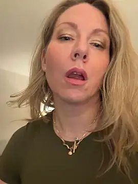 LittleMsMILF online show from 11, 3, 2026