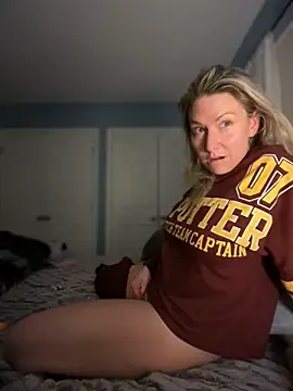 LittleMsMILF online show from 6, 3, 2026