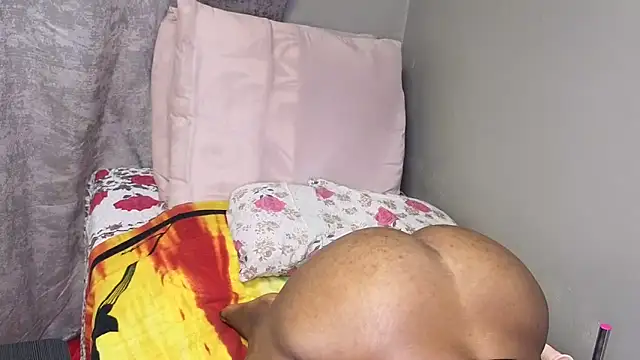 spicybootie online show from 20, 11, 2025