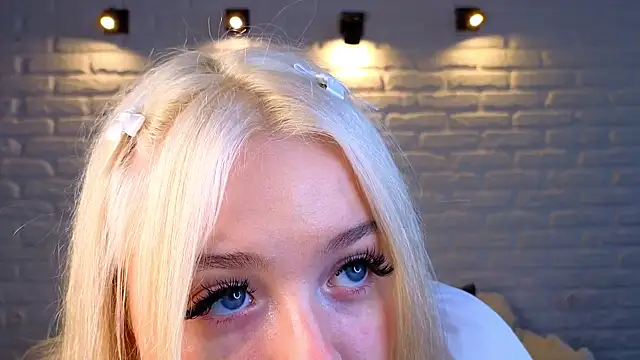 Snapshot of minigirl chatting on 15, 3, 2025 minigirl online show from 15, 3, 2025