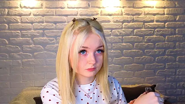 Snapshot of minigirl chatting on 23, 3, 2025 minigirl online show from 23, 3, 2025