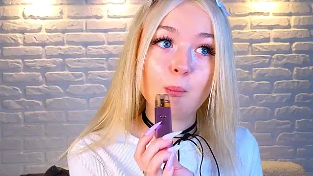 Snapshot of minigirl chatting on 18, 3, 2025 minigirl online show from 18, 3, 2025