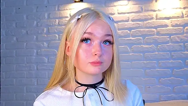 Snapshot of minigirl chatting on 18, 3, 2025 minigirl online show from 18, 3, 2025