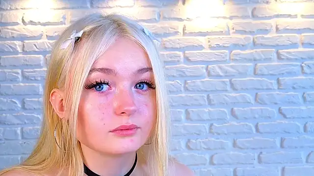 Snapshot of minigirl chatting on 18, 3, 2025 minigirl online show from 18, 3, 2025