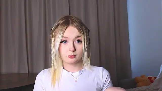 Snapshot of minigirl chatting on 4, 2, 2026 minigirl online show from 4, 2, 2026