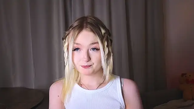 Snapshot of minigirl chatting on 5, 2, 2026 minigirl online show from 5, 2, 2026