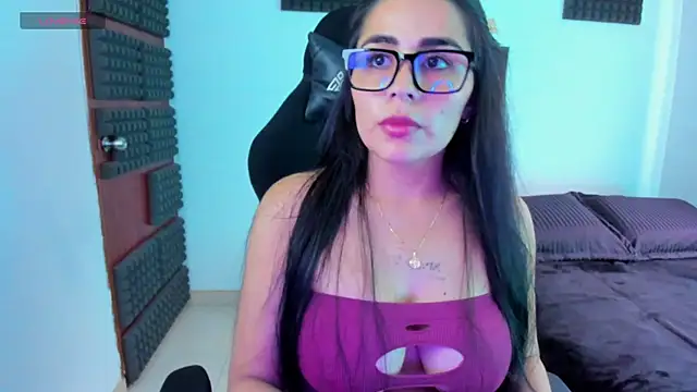 Snapshot of hannarusso chatting on 4, 5, 2026 hannarusso online show from 4, 5, 2026