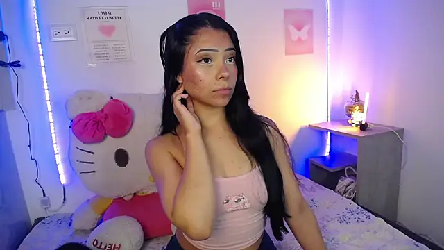 Snapshot of Emilybutterfly1 chatting on 20, 11, 2025 Emilybutterfly1 online show from 20, 11, 2025