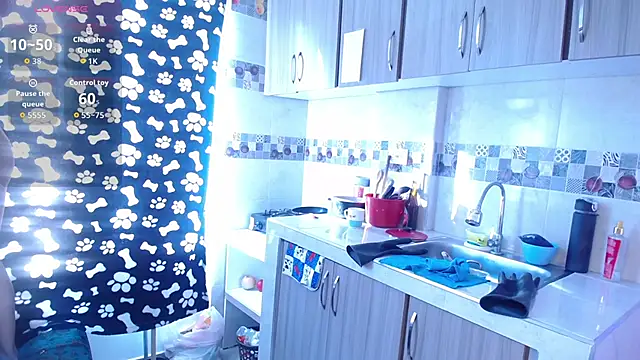 Snapshot of Emilybutterfly1 chatting on 9, 9, 2025 Emilybutterfly1 online show from 9, 9, 2025