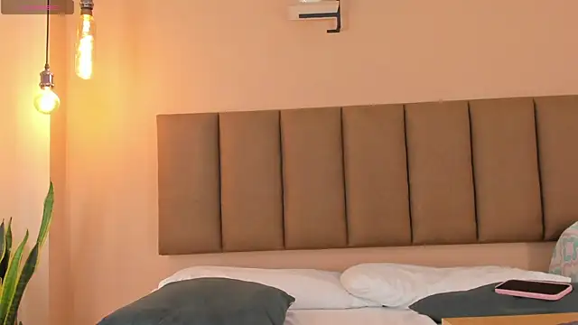 Snapshot of honeygray02 chatting on 30, 10, 2025 honeygray02 online show from 30, 10, 2025