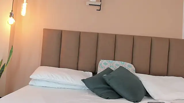 Snapshot of honeygray02 chatting on 1, 10, 2025 honeygray02 online show from 1, 10, 2025