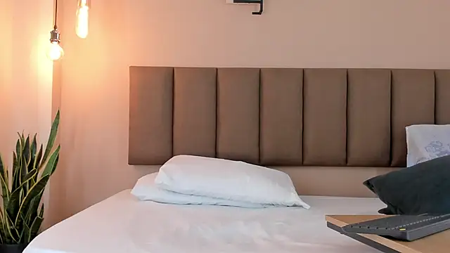 Snapshot of honeygray02 chatting on 27, 11, 2025 honeygray02 online show from 27, 11, 2025