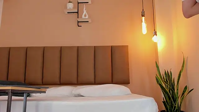 Snapshot of honeygray02 chatting on 13, 11, 2025 honeygray02 online show from 13, 11, 2025