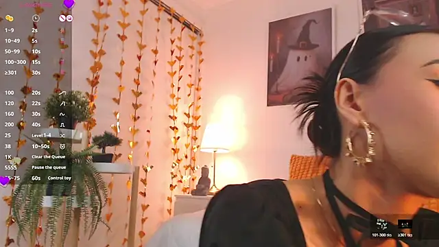 Valen ross  online show from 31, 10, 2025