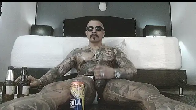 Snapshot of danilog515 chatting on 19, 11, 2025 danilog515 online show from 19, 11, 2025