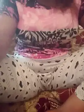 Snapshot of Maya-Moon chatting on 11, 10, 2025 Maya-Moon online show from 11, 10, 2025