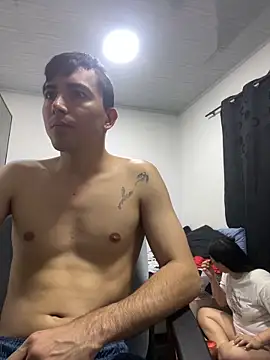 pareja curiosa19 online show from 15, 12, 2025