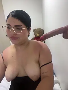 pareja curiosa19 online show from 21, 4, 2026