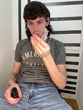 bwcizThrobbing online show from 18, 3, 2026