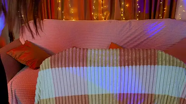 Snapshot of Tara_Lawson chatting on 19, 12, 2025 Tara Lawson online show from 19, 12, 2025