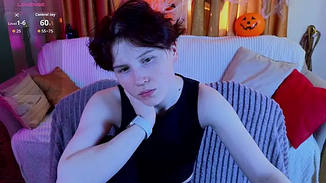 Snapshot of Tara_Lawson chatting on 21, 10, 2025 Tara Lawson online show from 21, 10, 2025