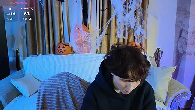 Snapshot of Tara_Lawson chatting on 20, 10, 2025 Tara Lawson online show from 20, 10, 2025