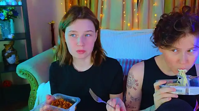 Snapshot of Tara_Lawson chatting on 22, 12, 2025 Tara Lawson online show from 22, 12, 2025