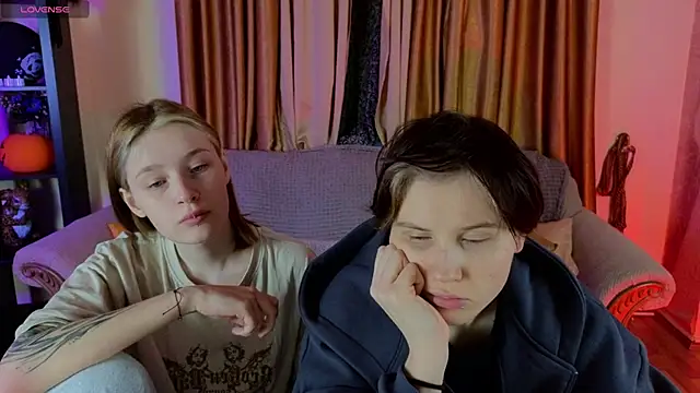 Snapshot of Tara_Lawson chatting on 27, 11, 2025 Tara Lawson online show from 27, 11, 2025