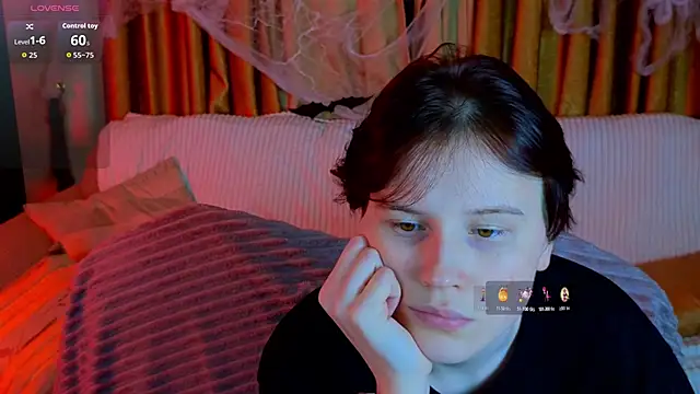 Snapshot of Tara_Lawson chatting on 27, 10, 2025 Tara Lawson online show from 27, 10, 2025