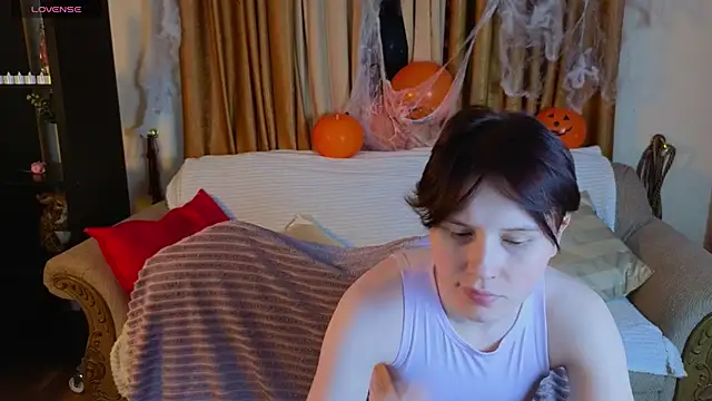 Snapshot of Tara_Lawson chatting on 25, 10, 2025 Tara Lawson online show from 25, 10, 2025