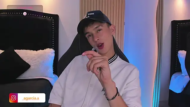 LiamWildx20 online show from 4, 6, 2026