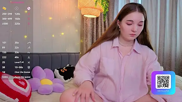 ConstanceHelms online show from 13, 4, 2026