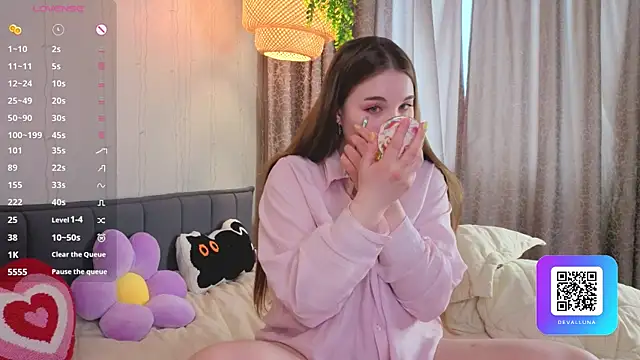 ConstanceHelms online show from 12, 4, 2026