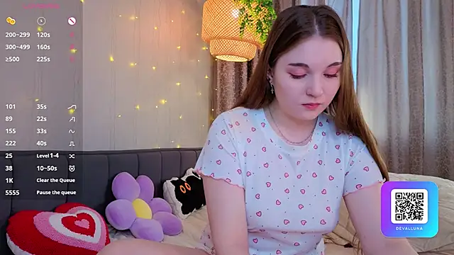 ConstanceHelms online show from 16, 4, 2026