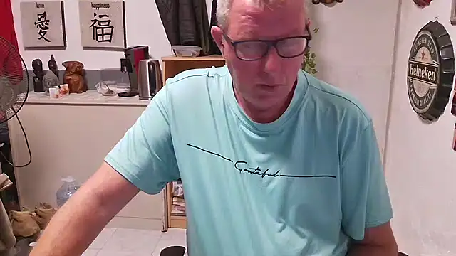 Snapshot of JamesBauer chatting on 24, 4, 2026 JamesBauer online show from 24, 4, 2026