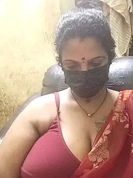 Snapshot of poojaa-rani chatting on 2, 2, 2026 poojaa-rani online show from 2, 2, 2026