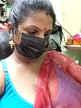 Snapshot of poojaa-rani chatting on 30, 10, 2025 poojaa-rani online show from 30, 10, 2025