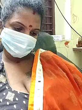 Snapshot of poojaa-rani chatting on 29, 10, 2025 poojaa-rani online show from 29, 10, 2025