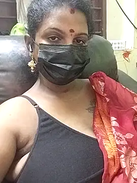 Snapshot of poojaa-rani chatting on 1, 11, 2025 poojaa-rani online show from 1, 11, 2025