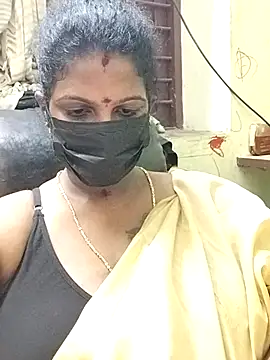 Snapshot of poojaa-rani chatting on 4, 11, 2025 poojaa-rani online show from 4, 11, 2025