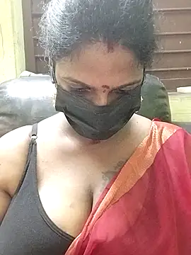 Snapshot of poojaa-rani chatting on 3, 11, 2025 poojaa-rani online show from 3, 11, 2025