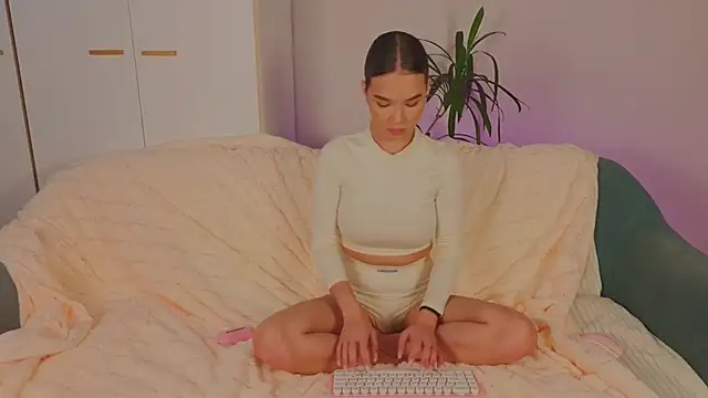 EmiliaDroll online show from 3, 11, 2025