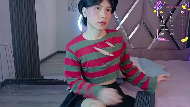 Ash Femboy online show from 27, 10, 2025