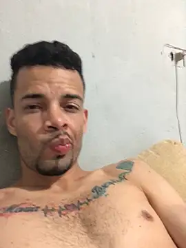 Snapshot of HenriquePhn chatting on 4, 8, 2026 HenriquePhn online show from 4, 8, 2026