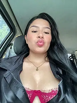 andrea gomes  online show from 5, 10, 2025