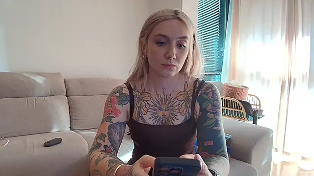 Snapshot of tattoobbgirl chatting on 8, 6, 2026 tattoobbgirl online show from 8, 6, 2026
