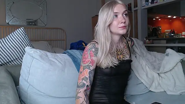 Snapshot of tattoobbgirl chatting on 19, 3, 2025 tattoobbgirl online show from 19, 3, 2025