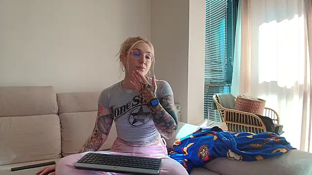 Snapshot of tattoobbgirl chatting on 12, 6, 2026 tattoobbgirl online show from 12, 6, 2026